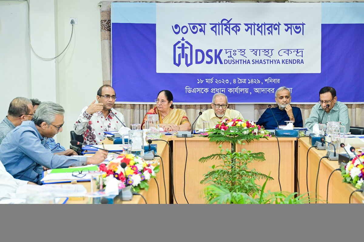 Dr. Dibalok Singha , DSK ED making a clarification on the “Management Report” before the 30th AGM of DSK